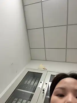 Mia-77 Live Chatraum