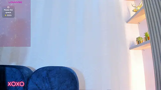 Naomii_Viper élő chatszobája