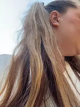 Mona_Plus – live chatrum