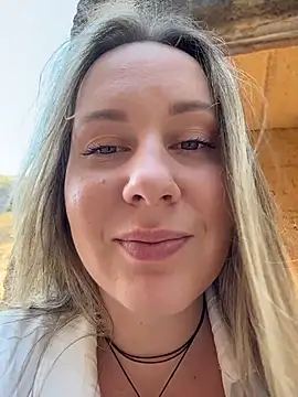Mona_Plus – live chatrum
