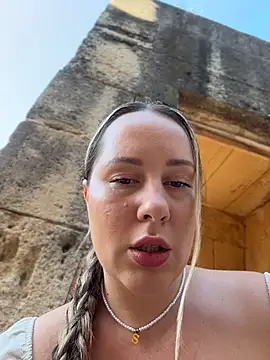 Chat ao vivo de Mona_Plus