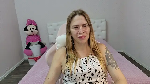 Chat soba uživo modela TessaDaybreak