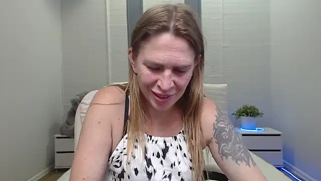 TessaDaybreak Live Chatraum