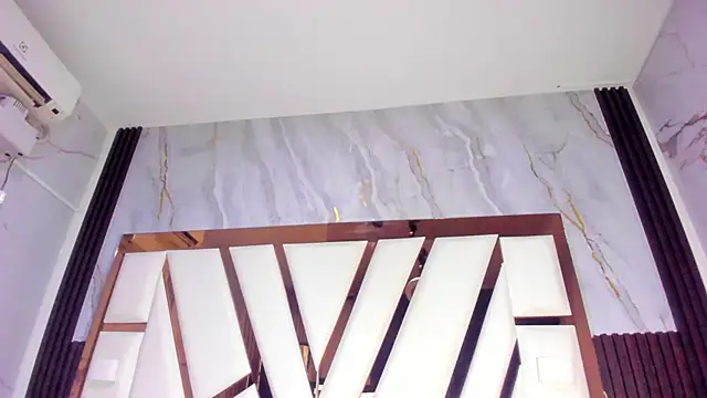ebony_valentina Adlı Modelin Canlı Sohbet Odası