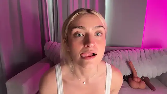 meggsworld Adlı Modelin Canlı Sohbet Odası