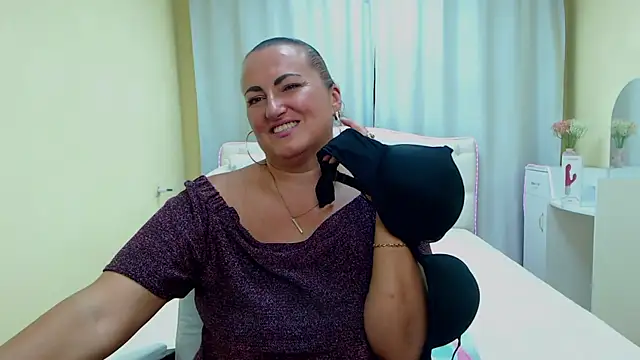 DianaMGG's Live Chat Room