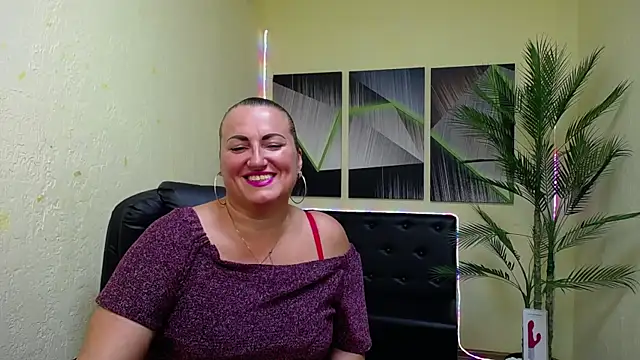 DianaMGG's Live Chat Room