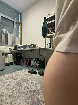 sexymelli18's Live Chat Room