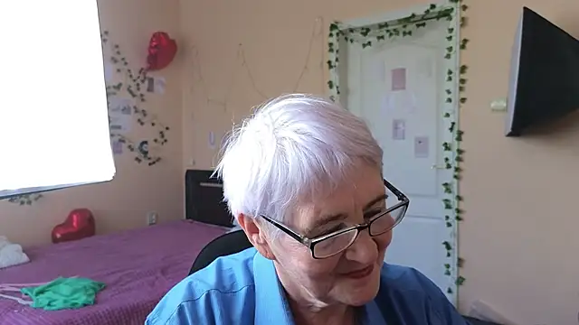 Sandra_Snowflake's Live Chat Room