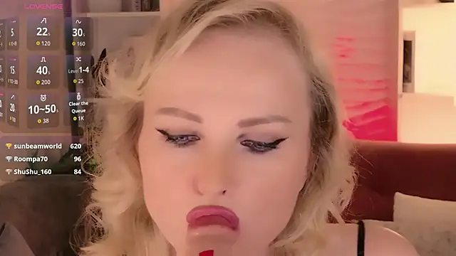 Sandra_Kind's Live Chat Room