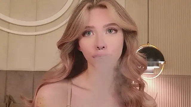 Sierra_Fane Adlı Modelin Canlı Sohbet Odası