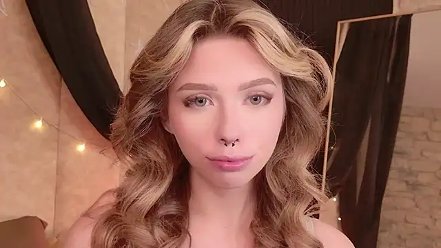 Sierra_Fane's Live Chat Room