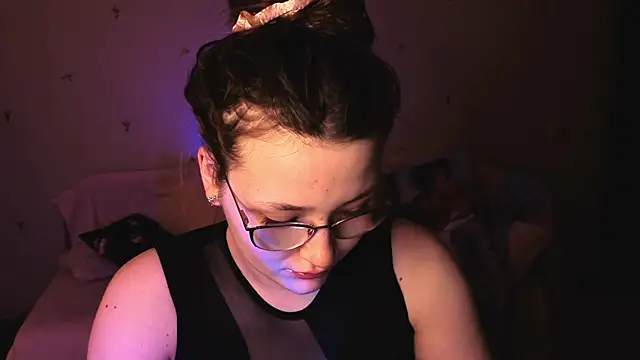 חדר צ'אט בשידור חי של milliedoll