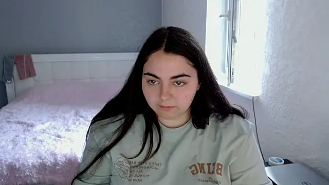 kitsune_8 Adlı Modelin Canlı Sohbet Odası