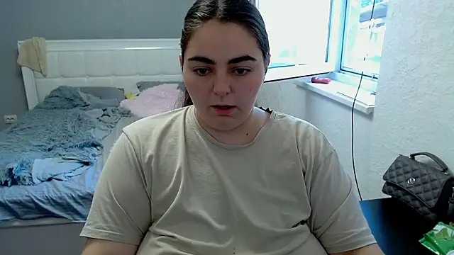 kitsune_8 Adlı Modelin Canlı Sohbet Odası