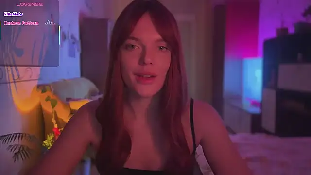 חדר צ'אט בשידור חי של CherryRed_Girl