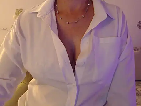 YourfantasyGiuly Adlı Modelin Canlı Sohbet Odası