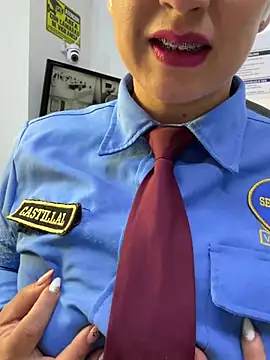 Megan-01- Ruang Obrolan Langsung