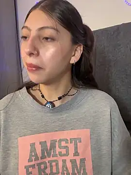 D-Bunnyyy Adlı Modelin Canlı Sohbet Odası