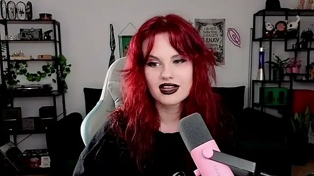 חדר צ'אט בשידור חי של Della_Ideal