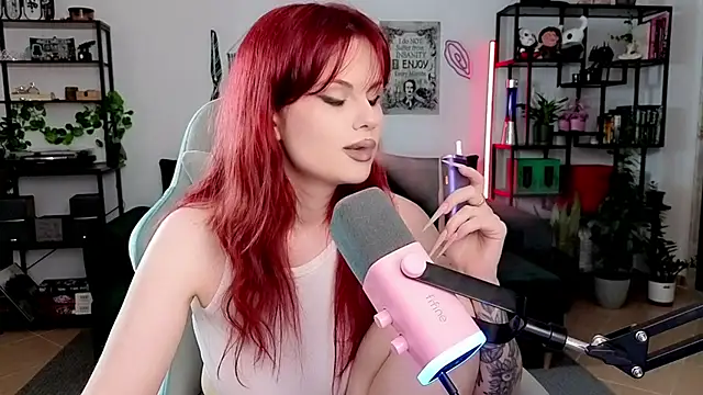 Della_Ideal's Live Chat Room