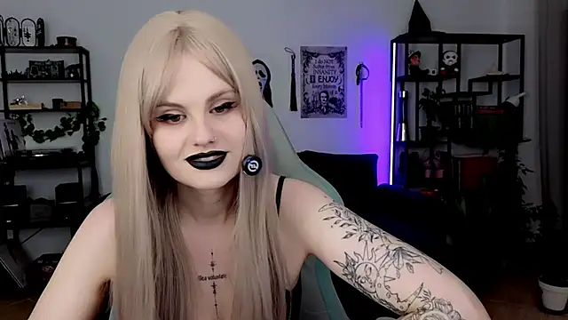 Della_Ideal's Live Chat Room