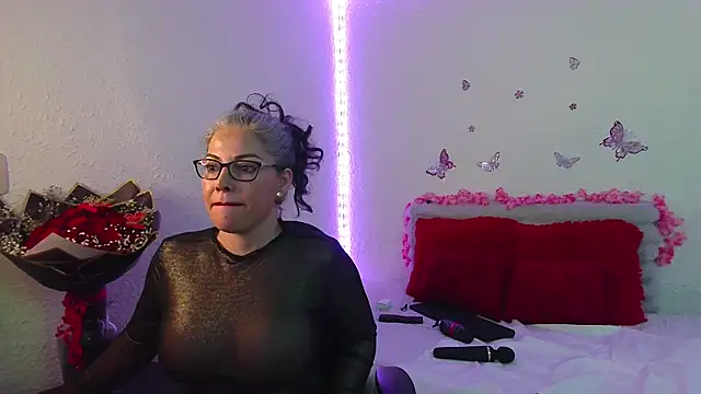 חדר צ'אט בשידור חי של Victoria_Lover