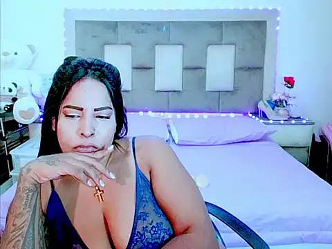 indiantopaz694u Adlı Modelin Canlı Sohbet Odası