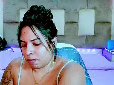 Živá chatovací místnost indiantopaz694u