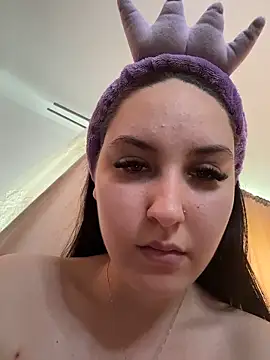 Sala de chat en directo de Lucy_doll22