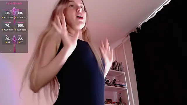 Strawberry_juli Adlı Modelin Canlı Sohbet Odası