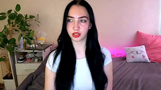 WildKittenX_ Adlı Modelin Canlı Sohbet Odası
