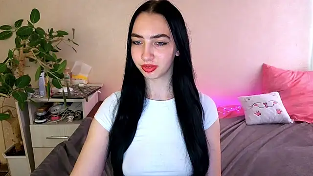 WildKittenX_ Adlı Modelin Canlı Sohbet Odası