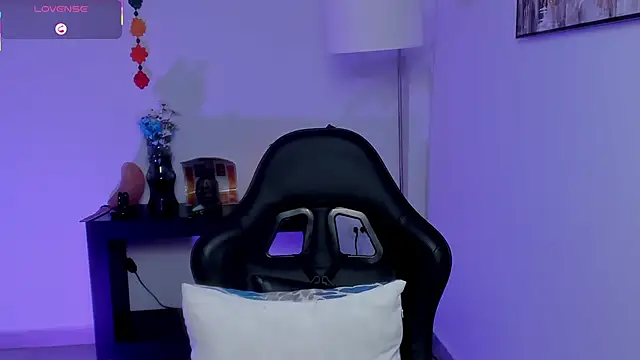 Živá chatovací místnost Sara_Charmy