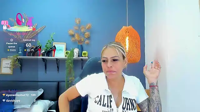 yessila_parker Live chatroom