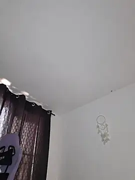 corinastonee 现场聊天室