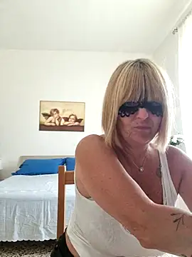 Gattina74 webcam show