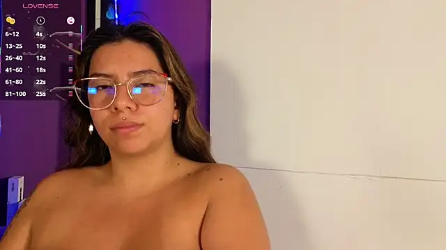 emilyy_cooperr Adlı Modelin Canlı Sohbet Odası