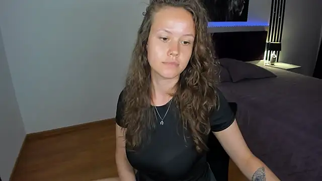BeatriceShine's Live Chat Room