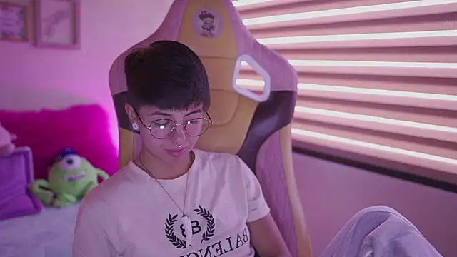 tommy_blue élő chatszobája