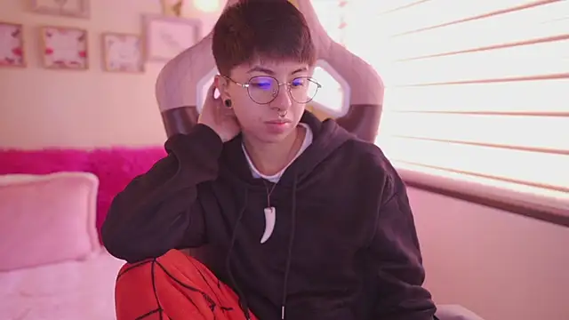 Živá chatovací místnost tommy_blue