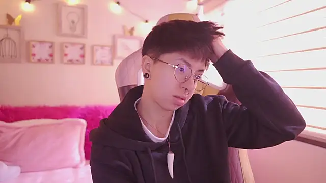Živá chatovací místnost tommy_blue