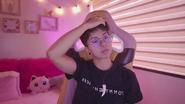 Živá chatovací místnost tommy_blue