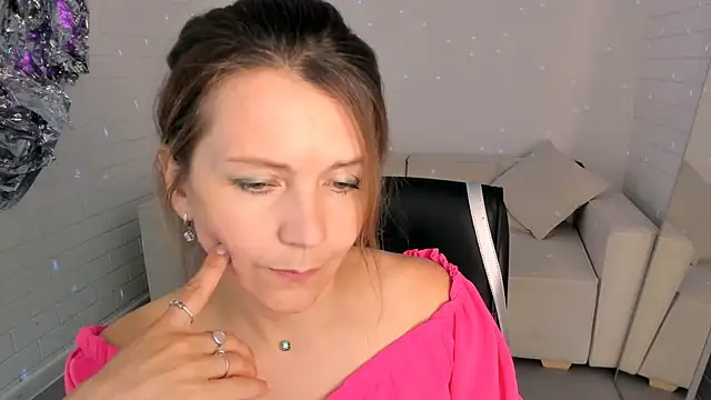NicoleHitman чат на живо