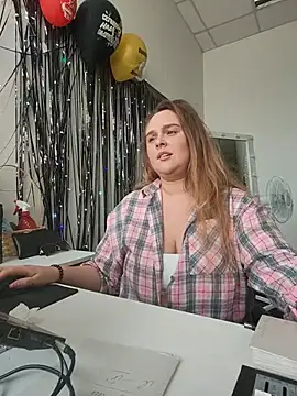 חדר צ'אט בשידור חי של Juicy_PeachLux