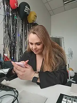غرفة دردشة Juicy_PeachLux المباشرة