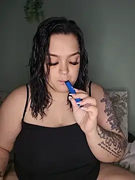 Saucy-Serenity Adlı Modelin Canlı Sohbet Odası