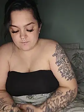 Saucy-Serenity's Live Chat Room