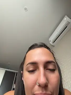 غرفة دردشة AleksandraRich المباشرة