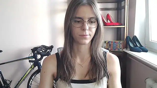 love_megi Adlı Modelin Canlı Sohbet Odası